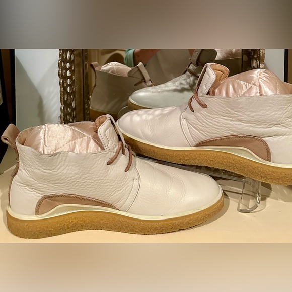 EUC 💠 ECCO “Crepetray” Chukka Boot in Creamy-white full grain leather. Size 9/40 - Picture 6 of 12